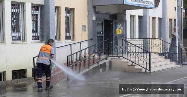 Kartal Belediyesi ekipleri okullarda iş başında