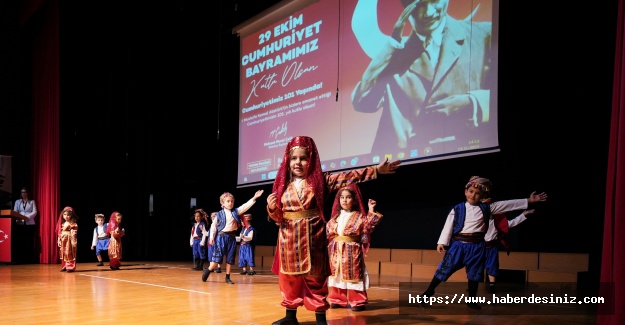 Beylikdüzülü minikler Cumhuriyet coşkusunu yaşattı