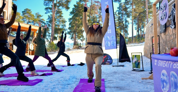 ECE VAHAPOĞLU İLE SARIKAMIŞ’TA KARDA YOGA DENEYİMİ