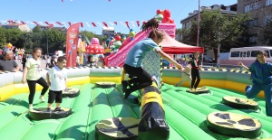 Sultangazi’de Bayram Eğlencesi: Dev Oyun Parkı Kuruldu