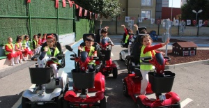 Kartal Belediyesi'nden çocuklara trafik eğitimi