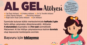 Malzemesini alan atölyeye koşuyor